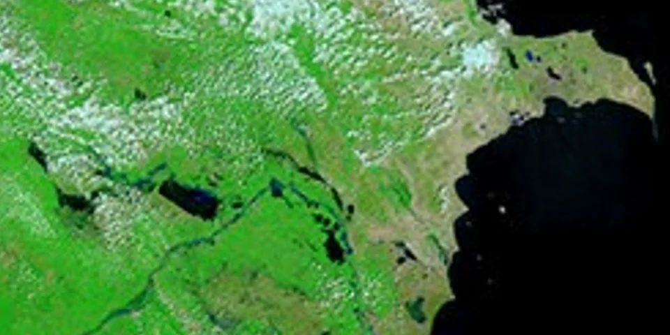 Kür–Araz bölgəsi, 14 may 2010 — NASA Terra/MODIS yalançı rəngli peyk təsvirindən fraqment.