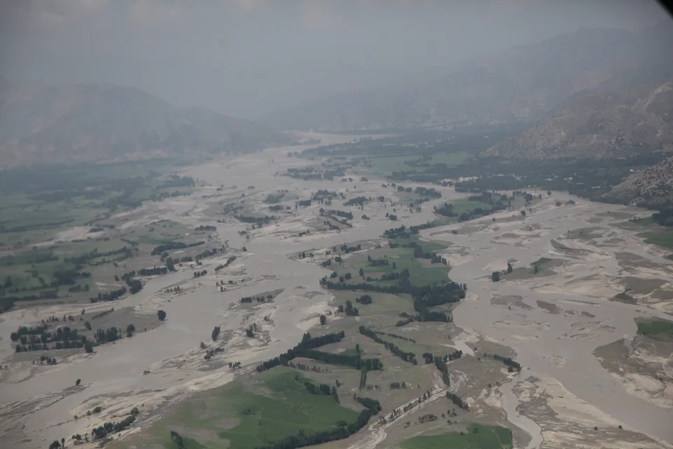 Ghazi yaxınlığı, Pakistan — 5 avqust 2010 daşqınının helikopterdən görünüşü.