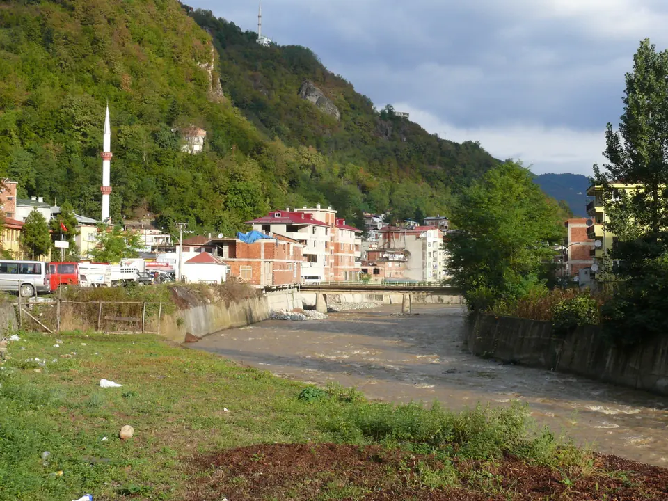 Aksu çayı, Dereli — 2015-ci ilə aid bölgə fotoşəkli; 2020 daşqınını göstərmir.