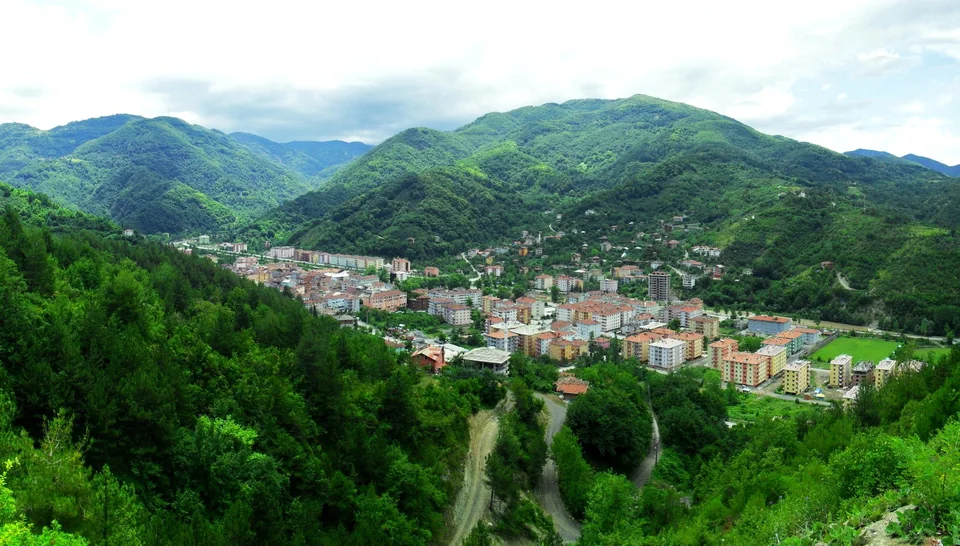 Bozkurt, Kastamonu — 2010-cu ilə aid bölgə fotoşəkli; 2021 daşqınını göstərmir.